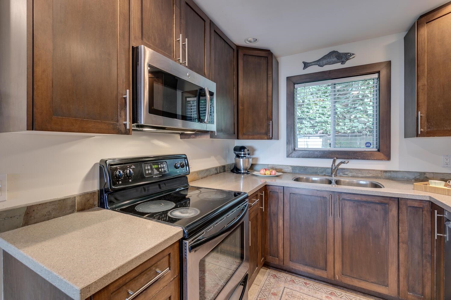 Listing image of 5 350 CENTRE ROAD