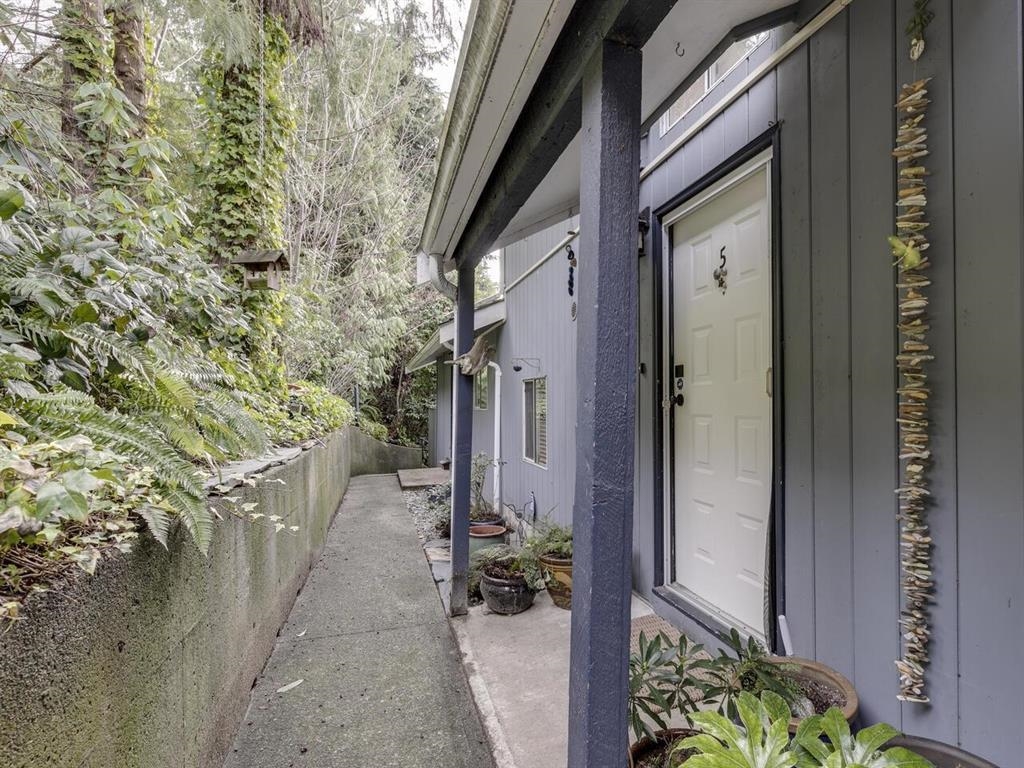 Listing image of 5 350 CENTRE ROAD