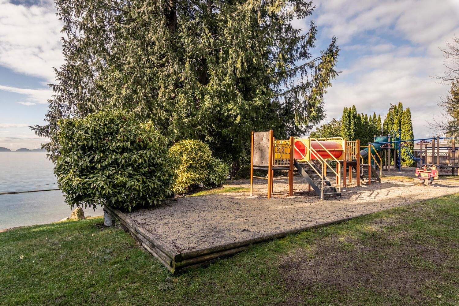 Listing image of 5 350 CENTRE ROAD