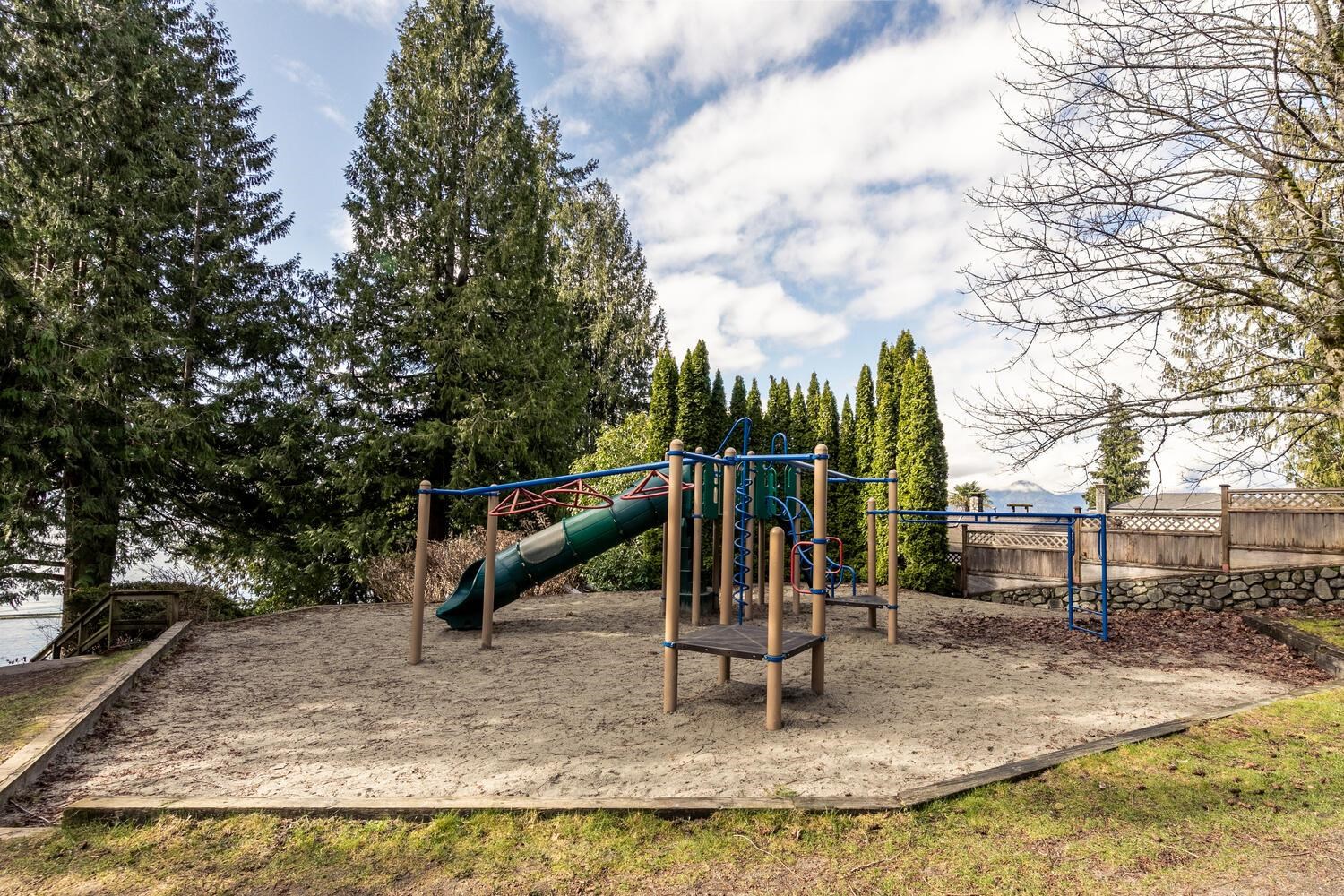 Listing image of 5 350 CENTRE ROAD