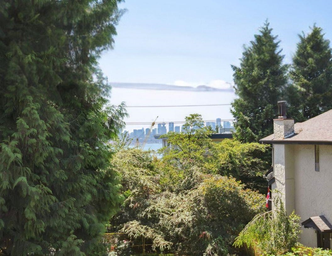 Listing image of 11 249 E 4TH STREET