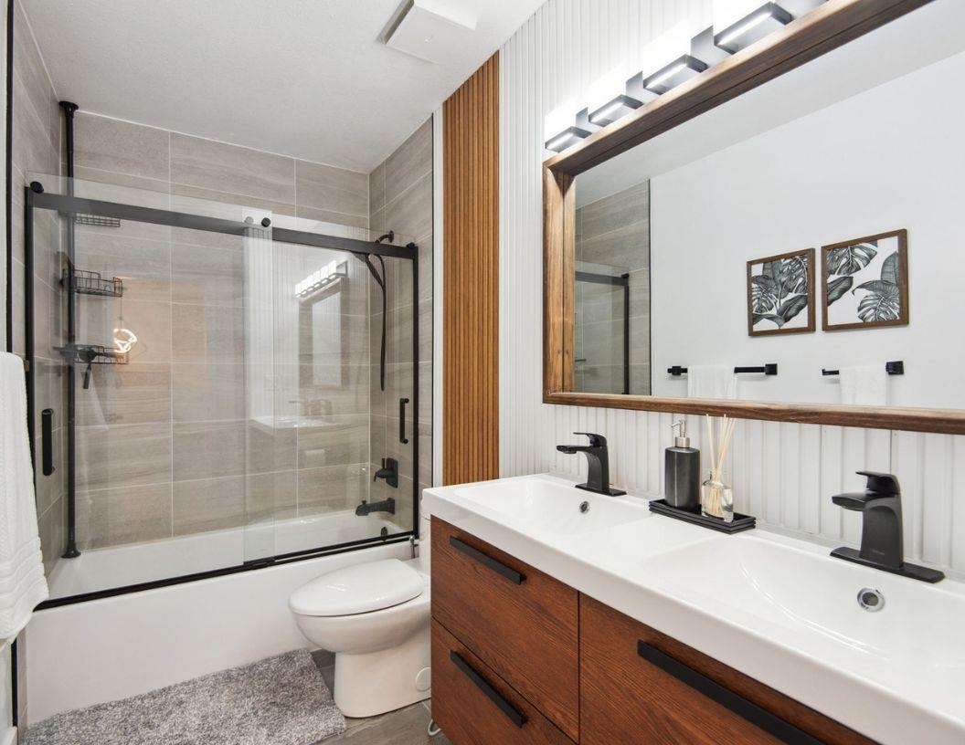 Listing image of 11 249 E 4TH STREET