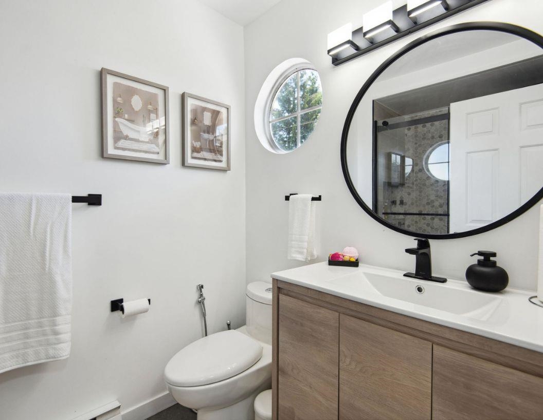 Listing image of 11 249 E 4TH STREET