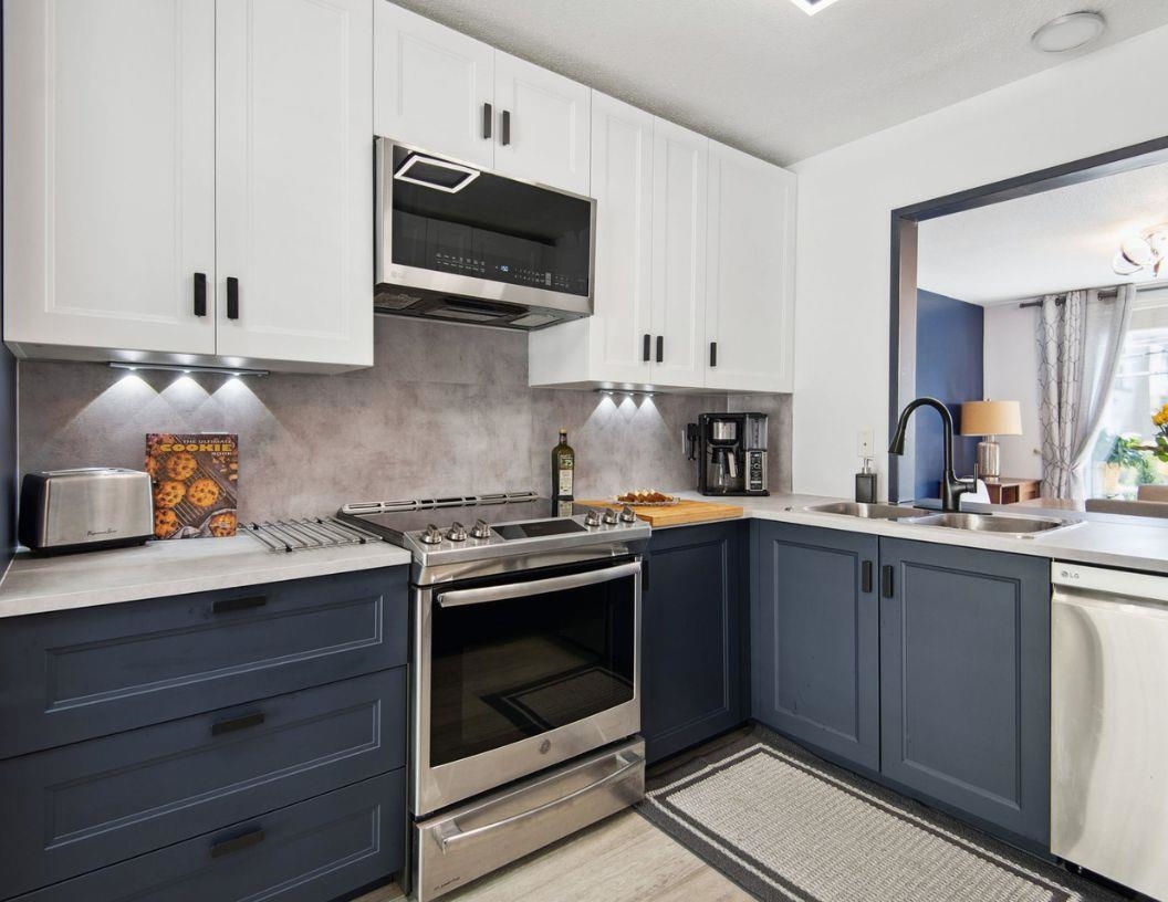 Listing image of 11 249 E 4TH STREET