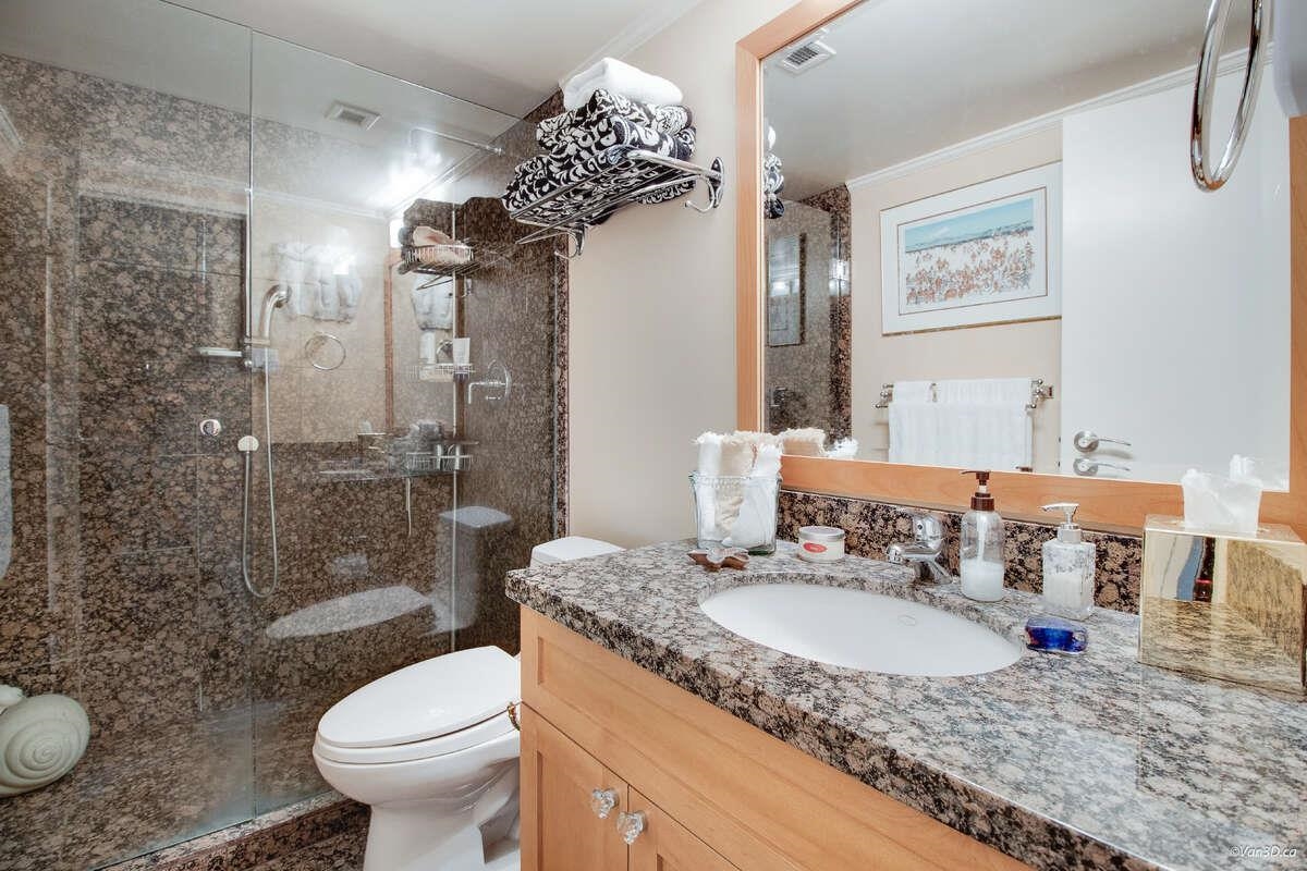 Listing image of 903 1745 ESQUIMALT AVENUE