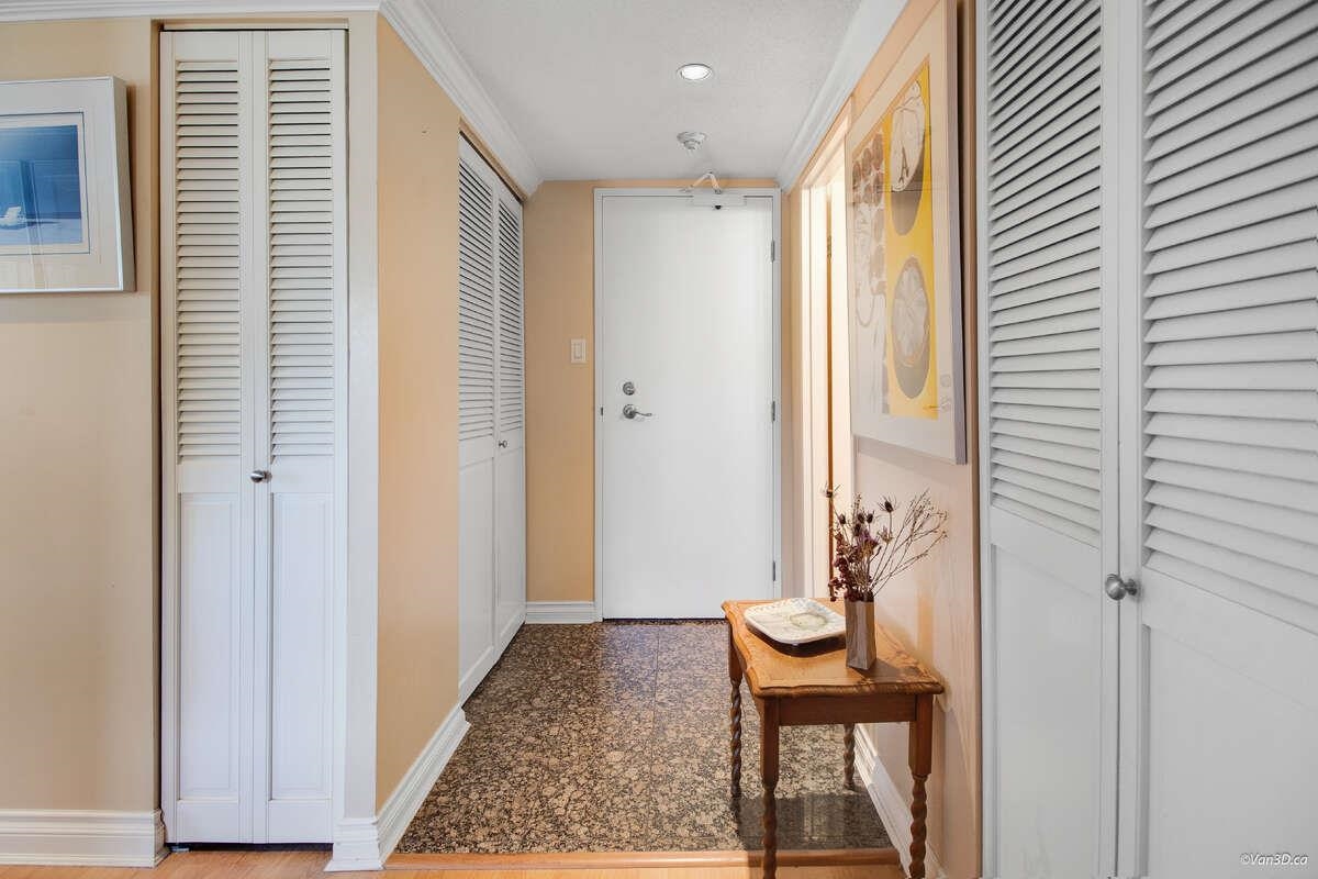 Listing image of 903 1745 ESQUIMALT AVENUE