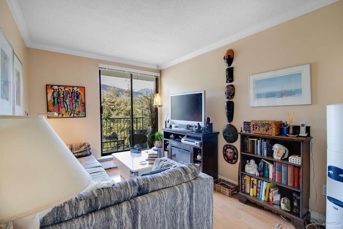 Listing image of 903 1745 ESQUIMALT AVENUE