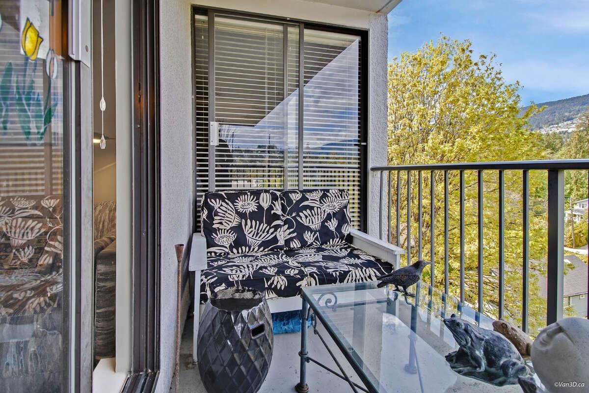 Listing image of 903 1745 ESQUIMALT AVENUE
