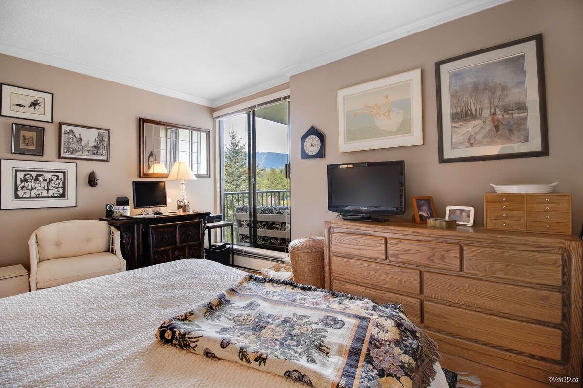 Listing image of 903 1745 ESQUIMALT AVENUE