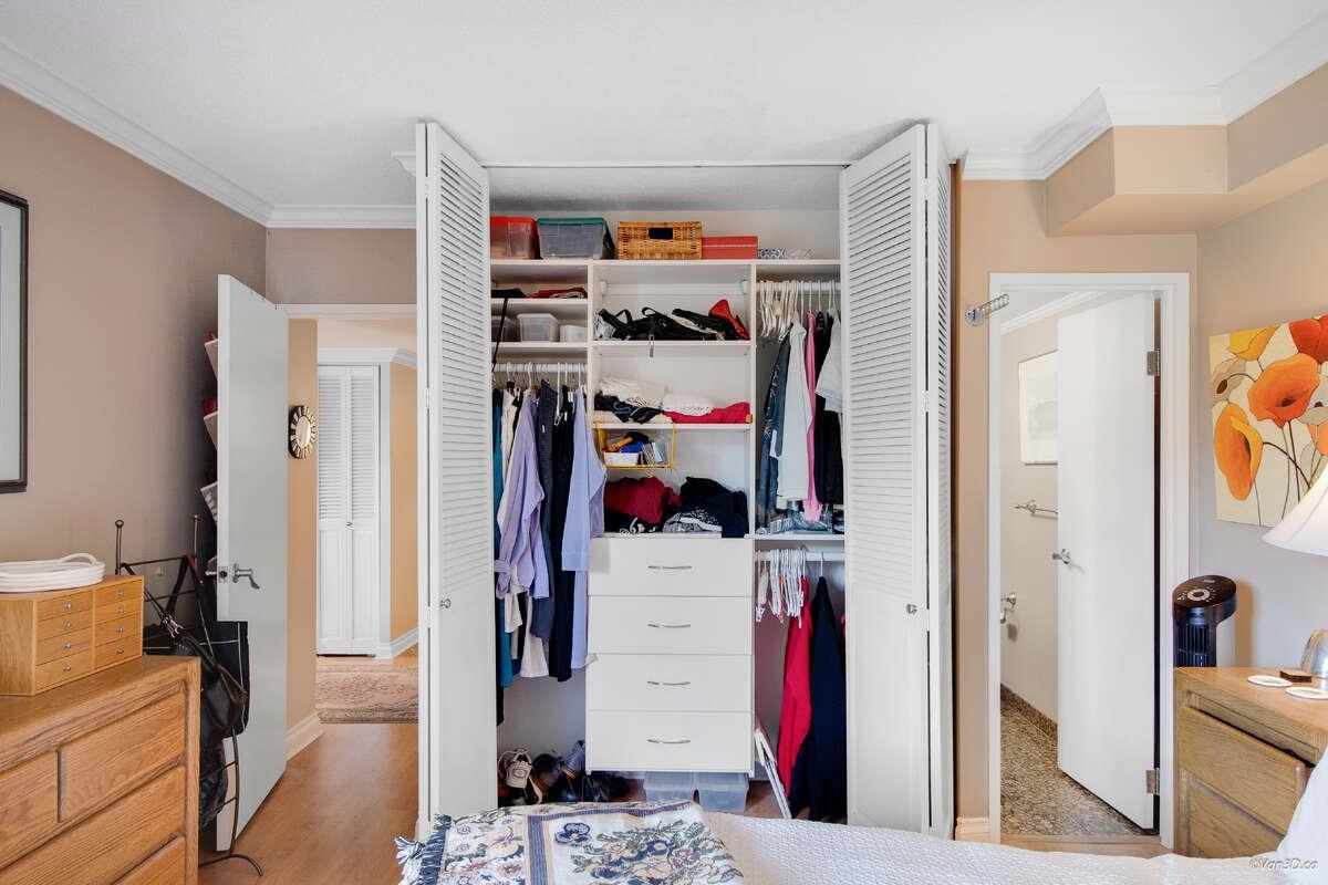 Listing image of 903 1745 ESQUIMALT AVENUE