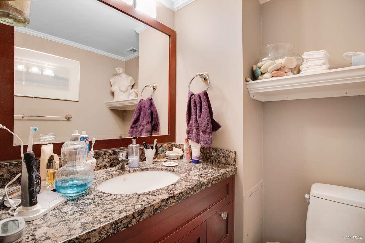 Listing image of 903 1745 ESQUIMALT AVENUE