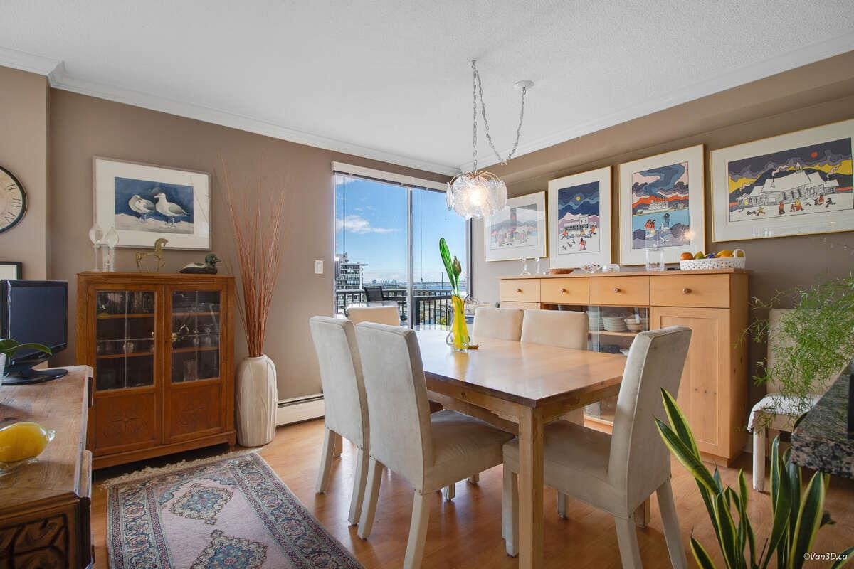 Listing image of 903 1745 ESQUIMALT AVENUE