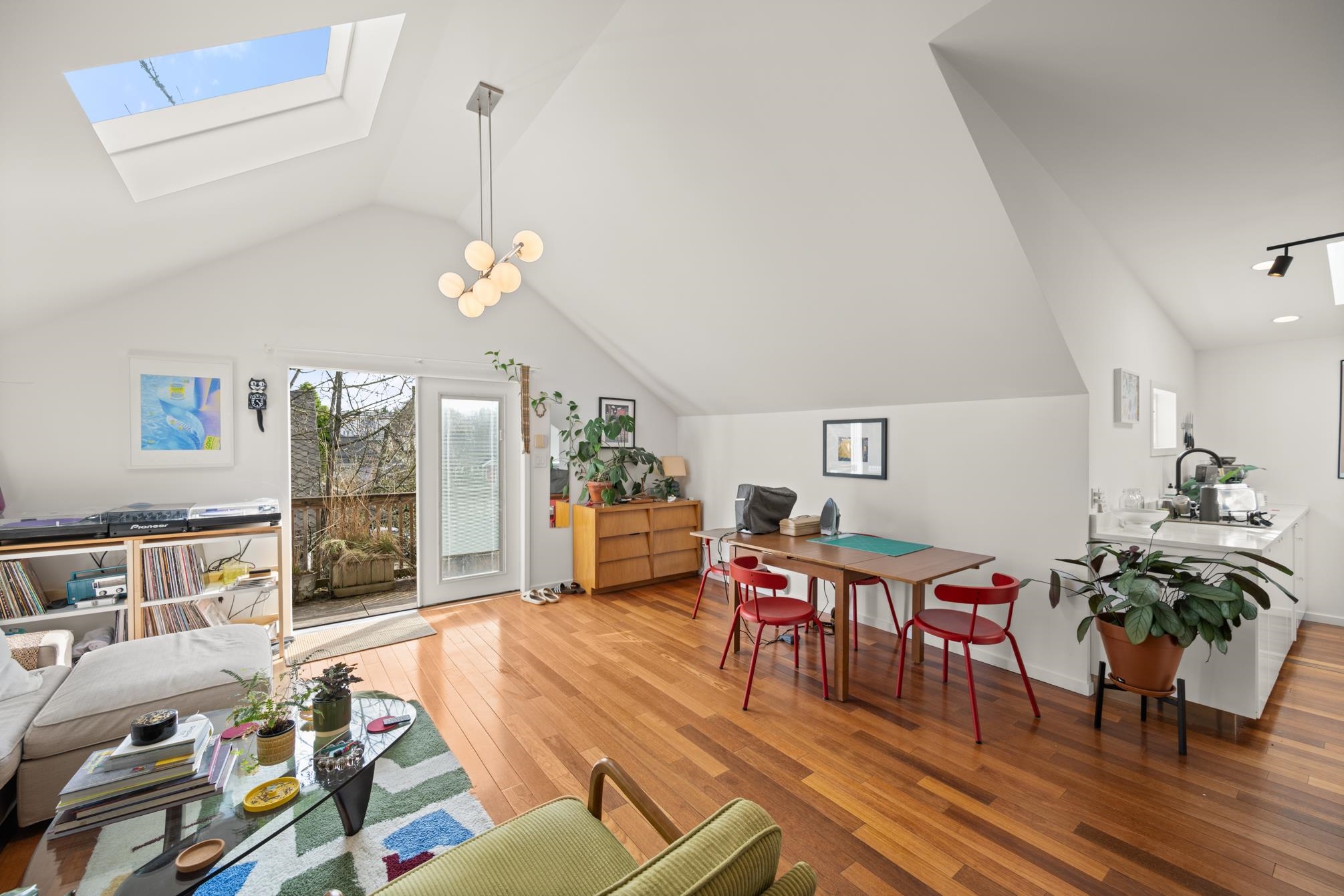 Listing image of 2128 E PENDER STREET