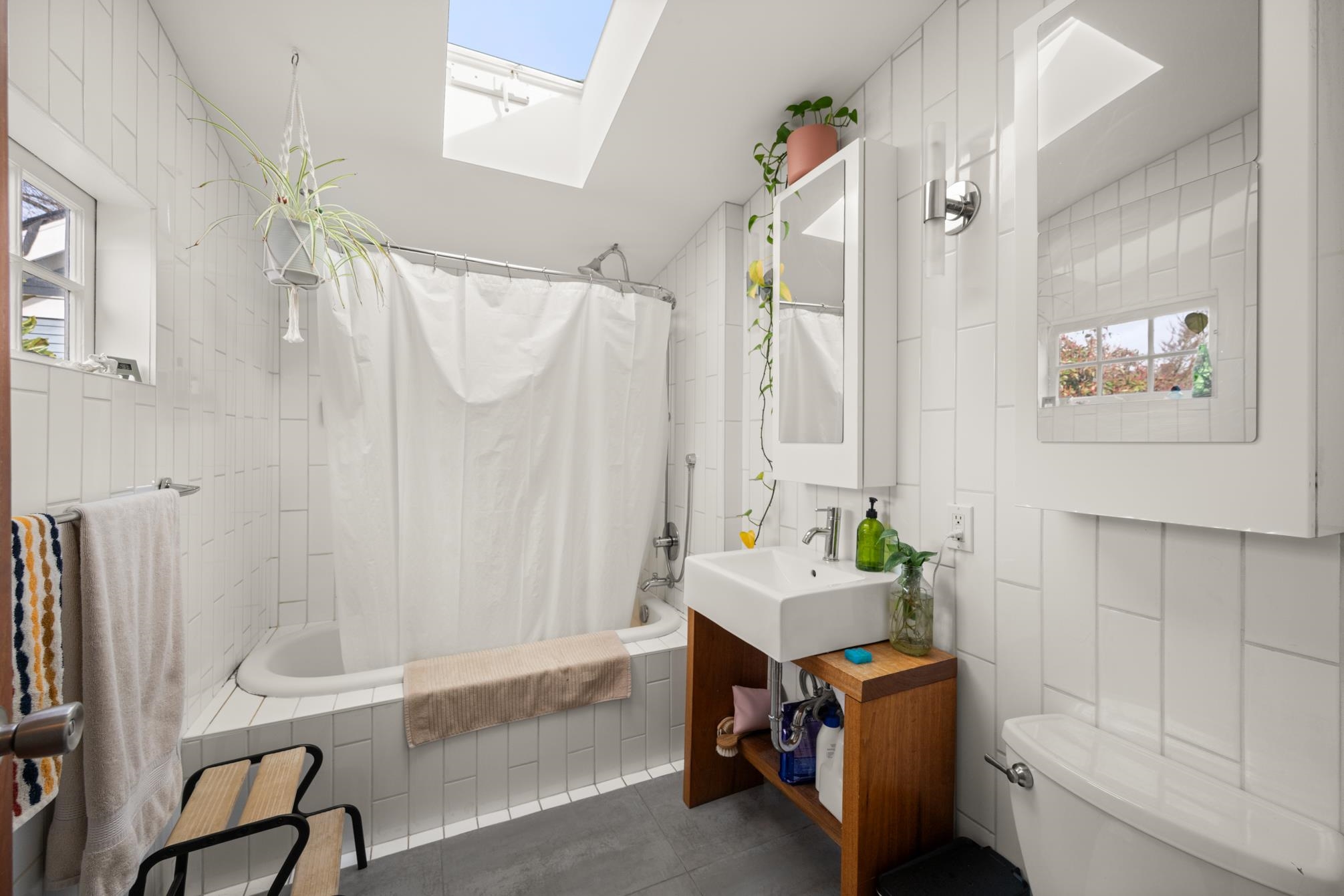 Listing image of 2128 E PENDER STREET