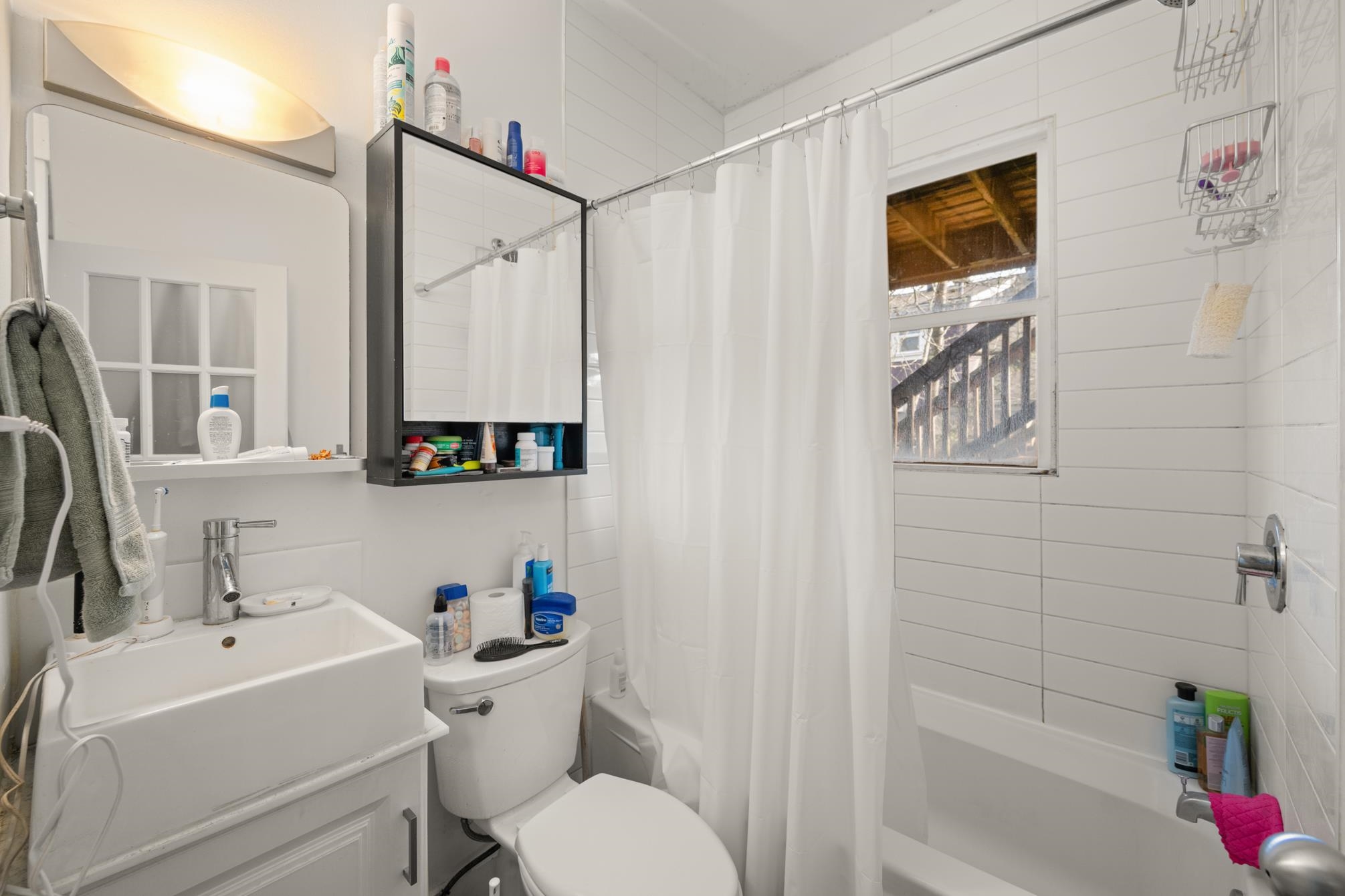 Listing image of 2128 E PENDER STREET
