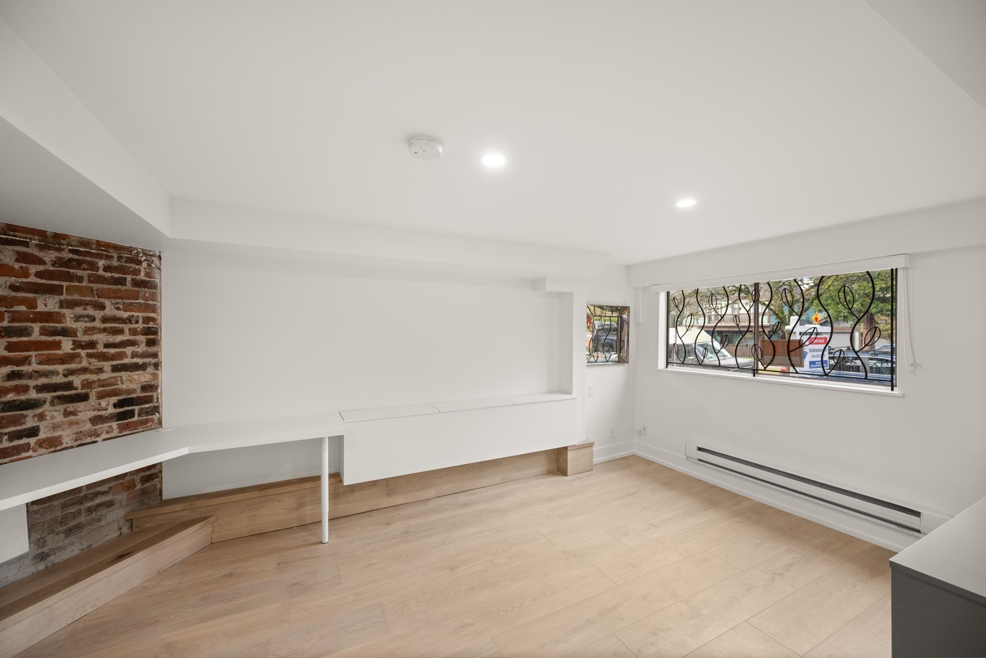 Listing image of 2128 E PENDER STREET
