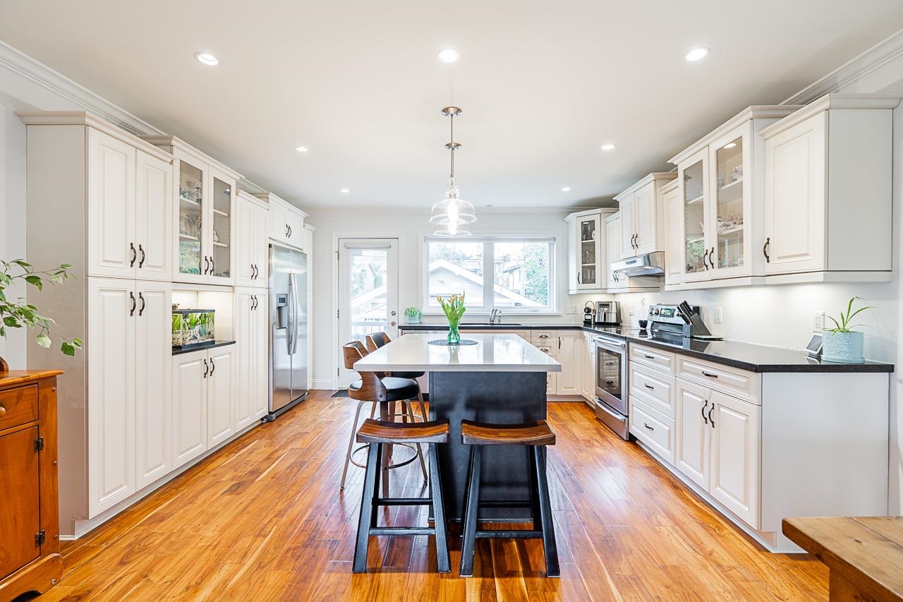 Listing image of 884 E 13TH STREET
