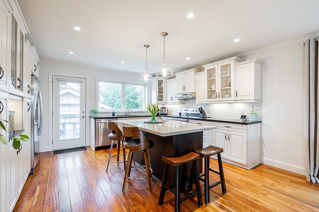 Listing image of 884 E 13TH STREET