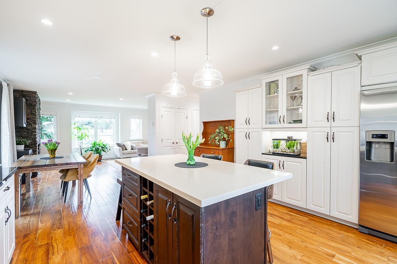 Listing image of 884 E 13TH STREET