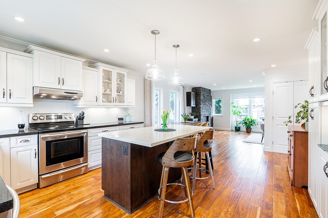 Listing image of 884 E 13TH STREET