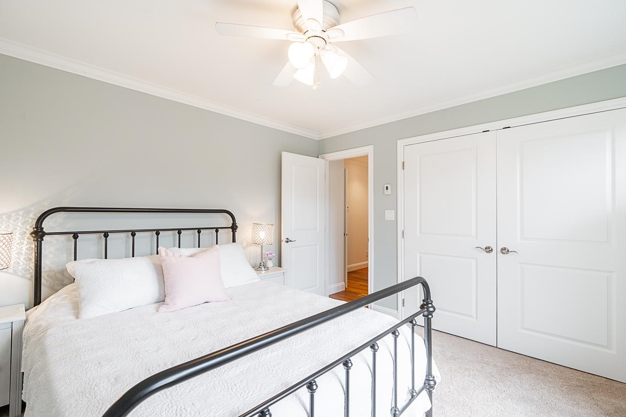 Listing image of 884 E 13TH STREET