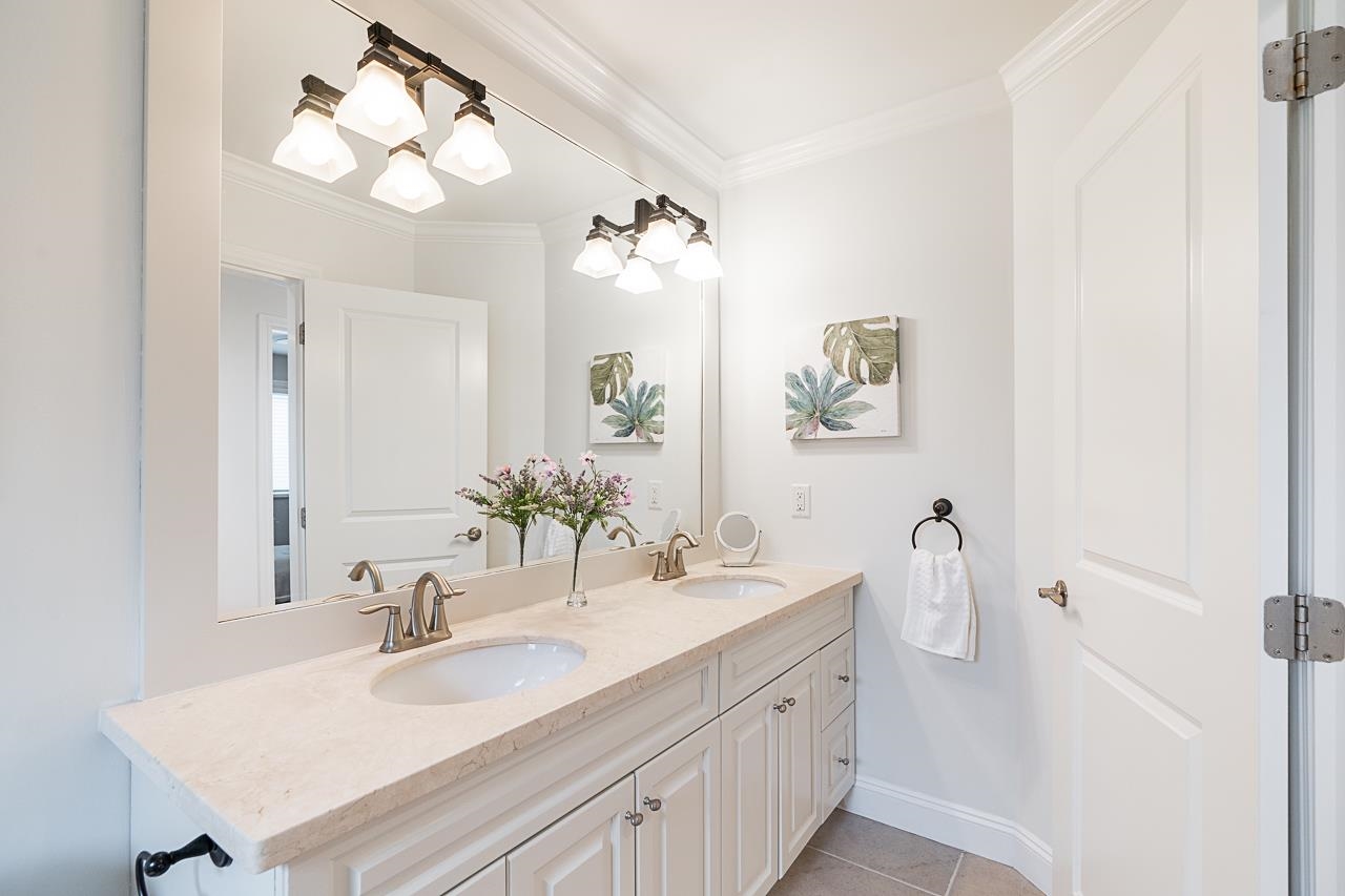 Listing image of 884 E 13TH STREET