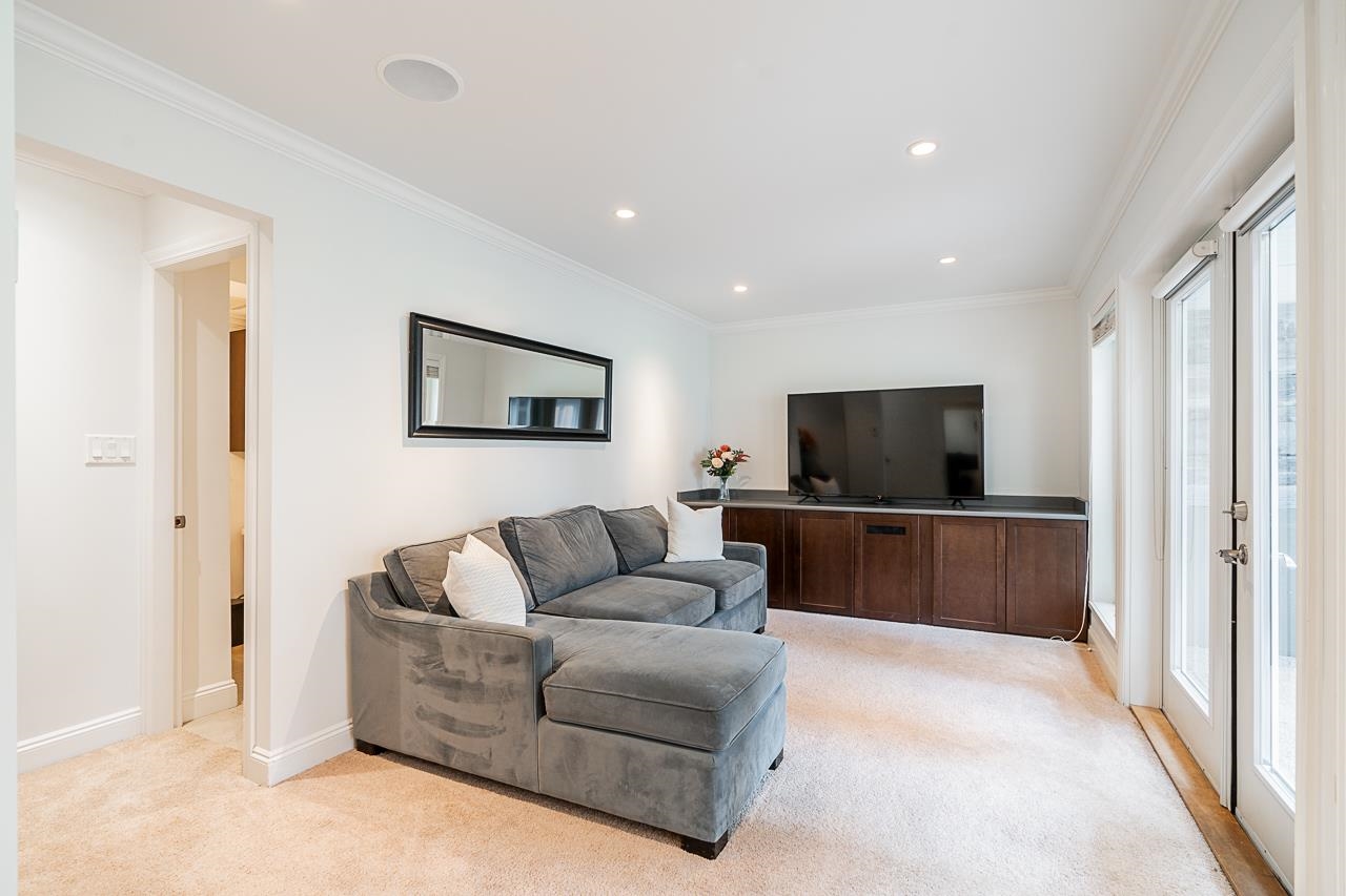 Listing image of 884 E 13TH STREET