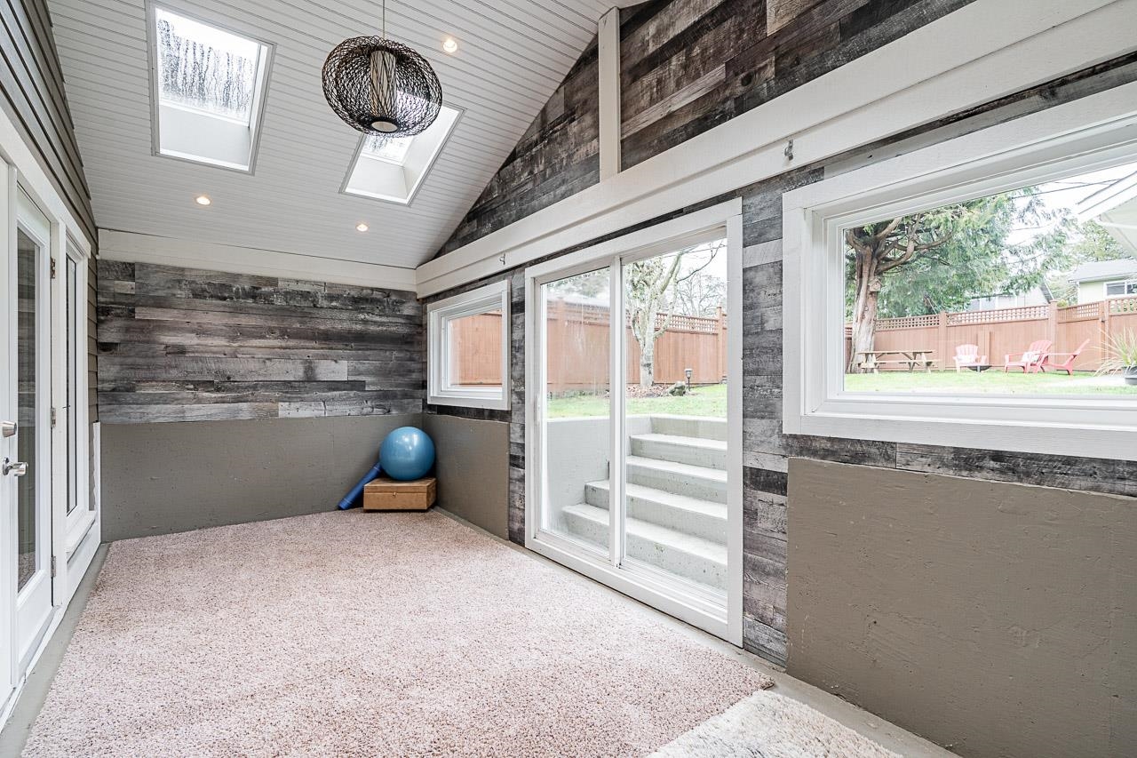 Listing image of 884 E 13TH STREET