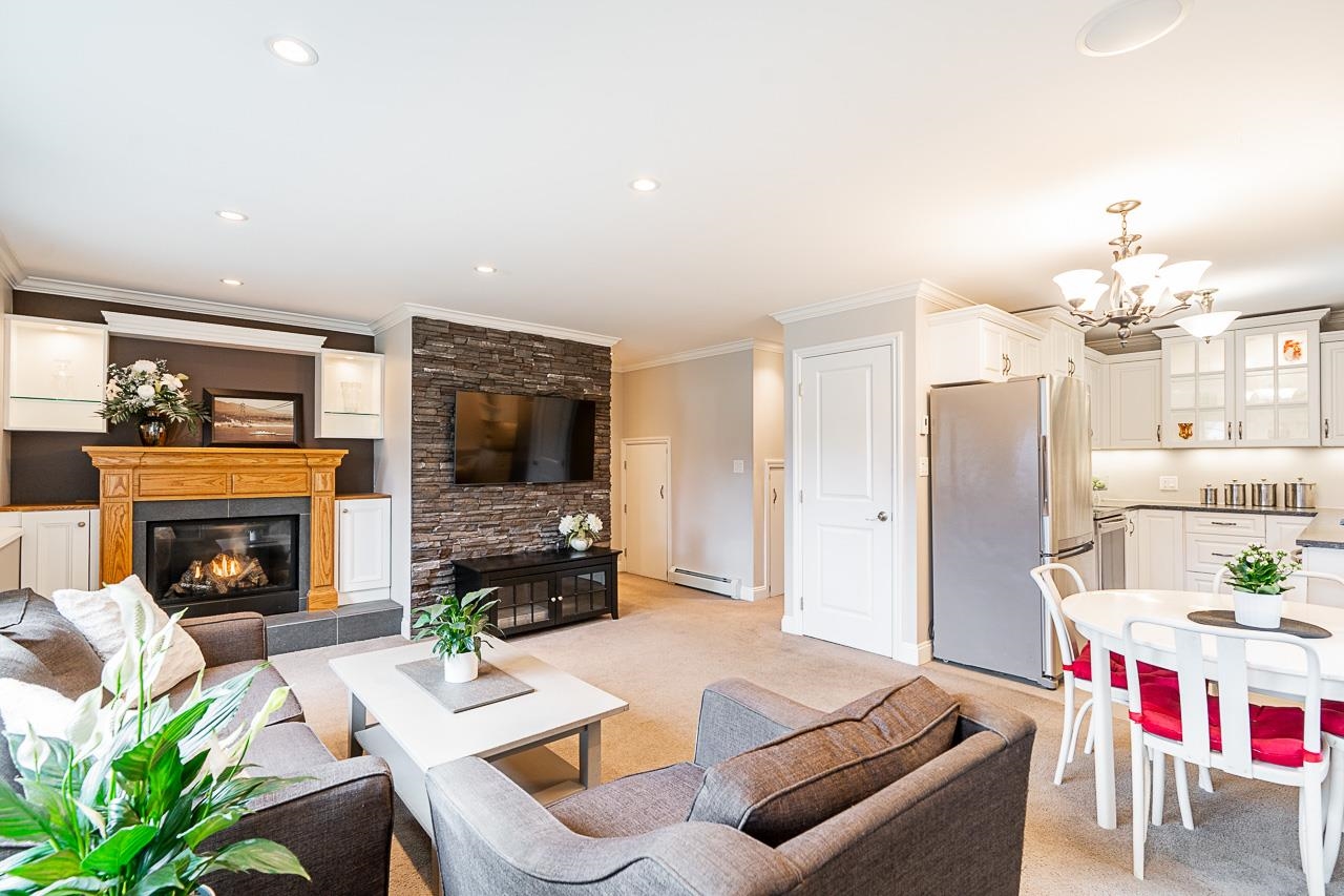 Listing image of 884 E 13TH STREET