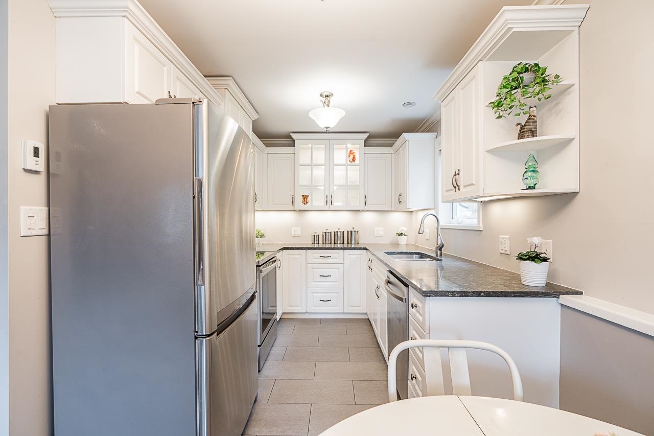 Listing image of 884 E 13TH STREET
