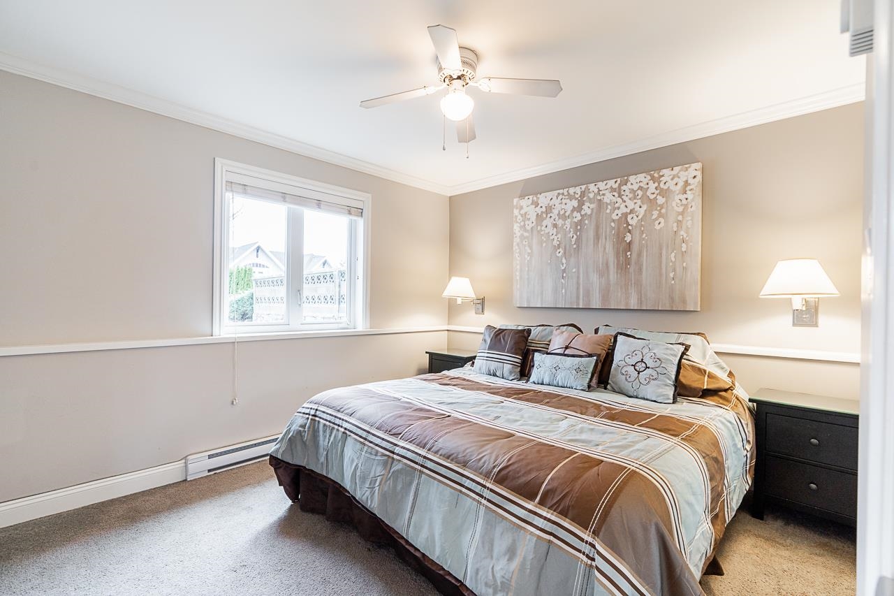 Listing image of 884 E 13TH STREET