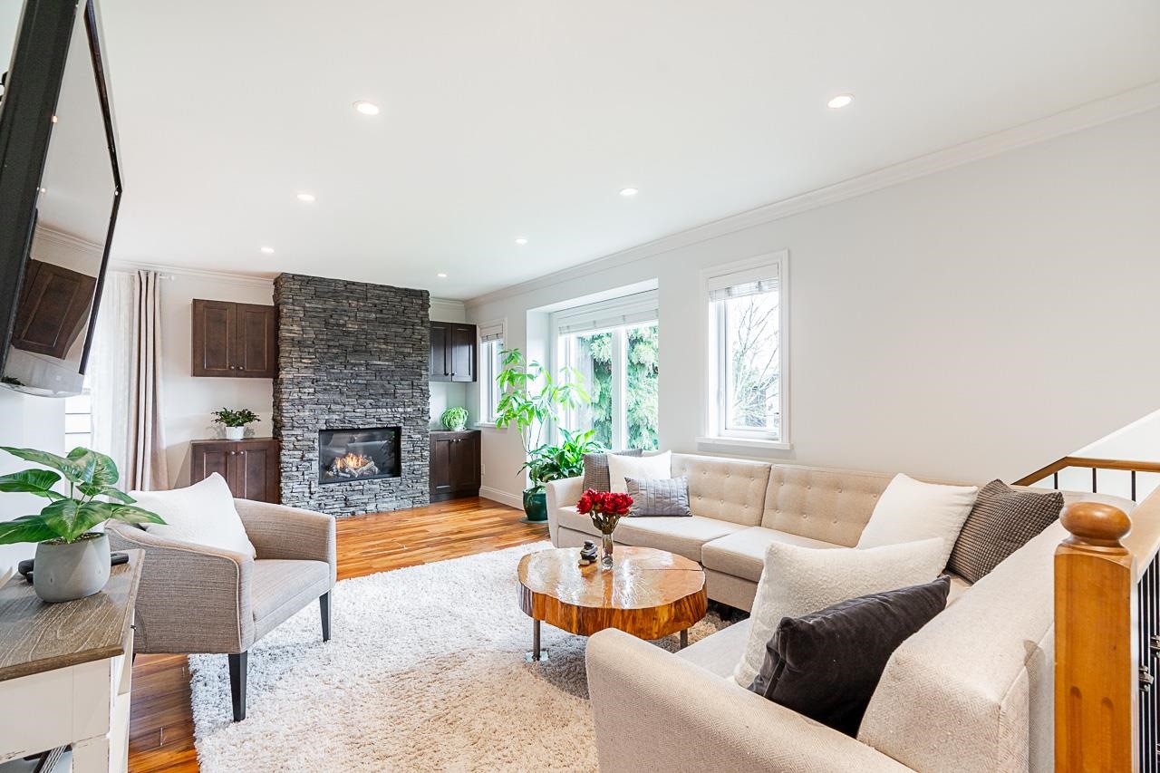 Listing image of 884 E 13TH STREET