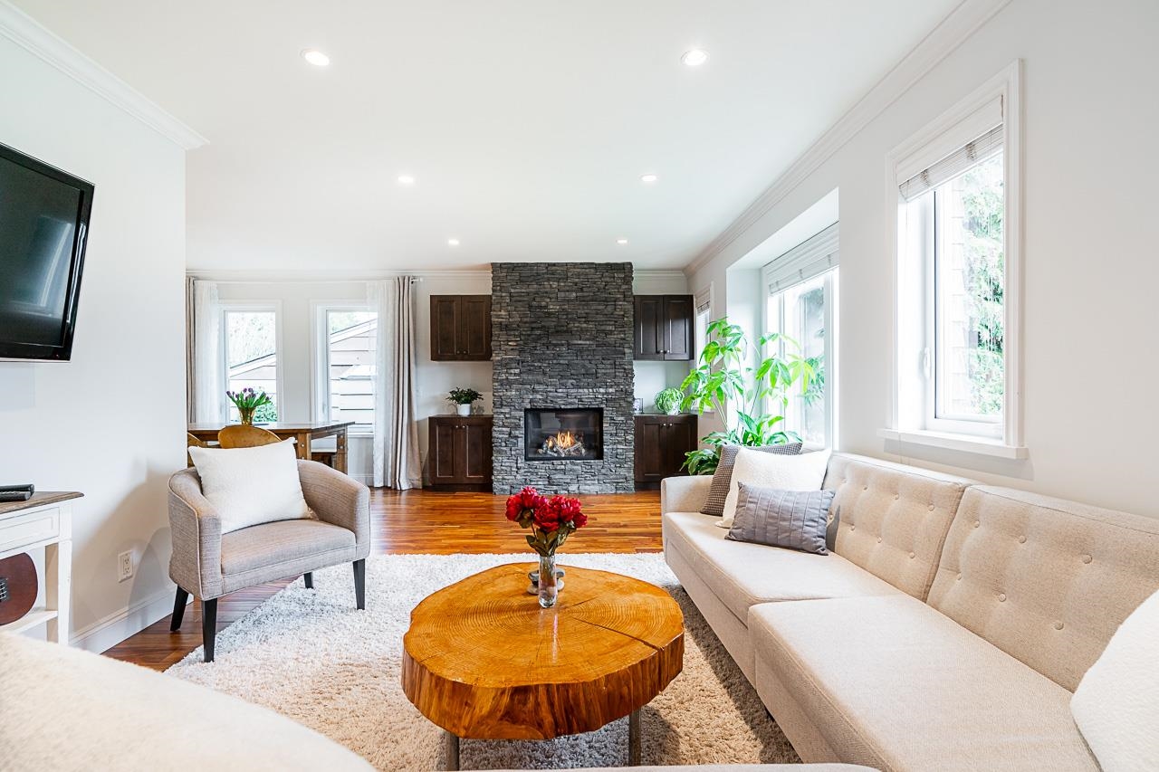 Listing image of 884 E 13TH STREET