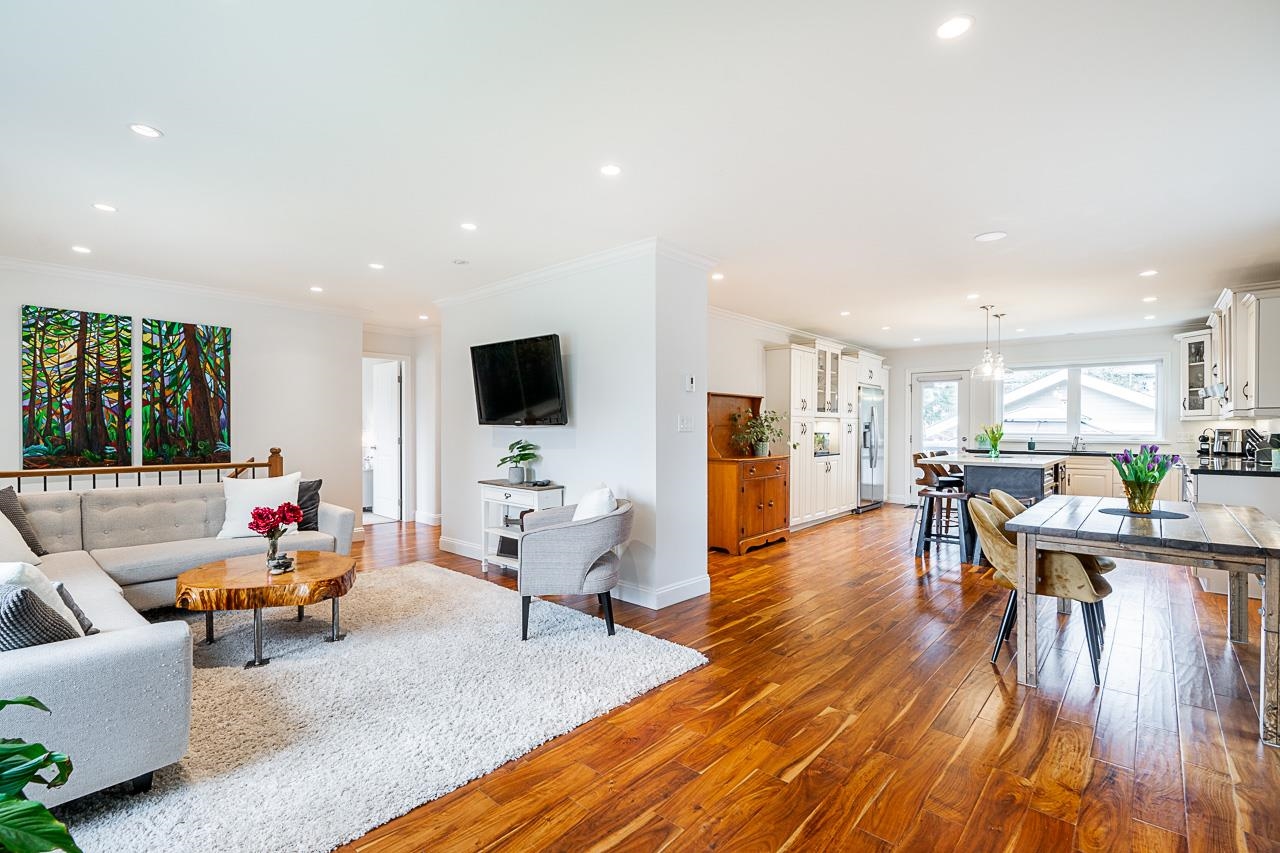 Listing image of 884 E 13TH STREET