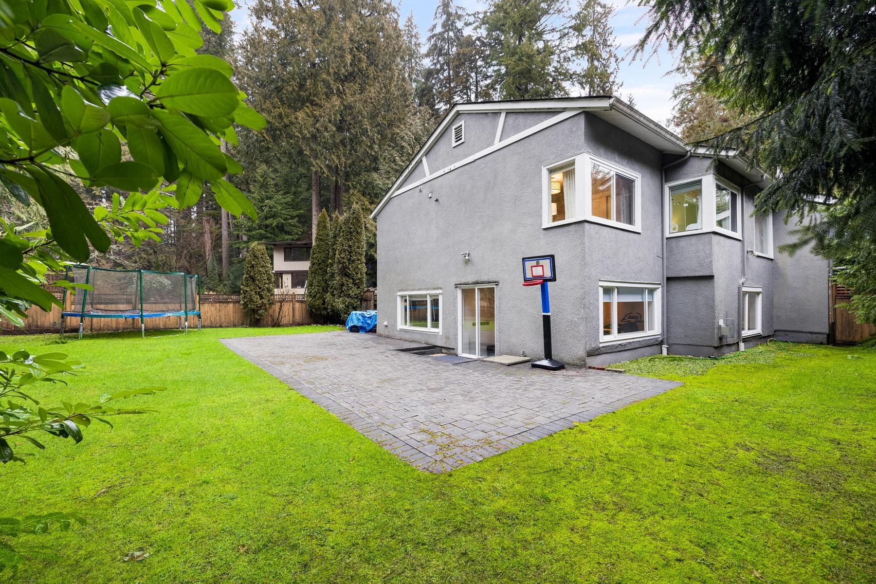 4233 CAPILANO ROAD