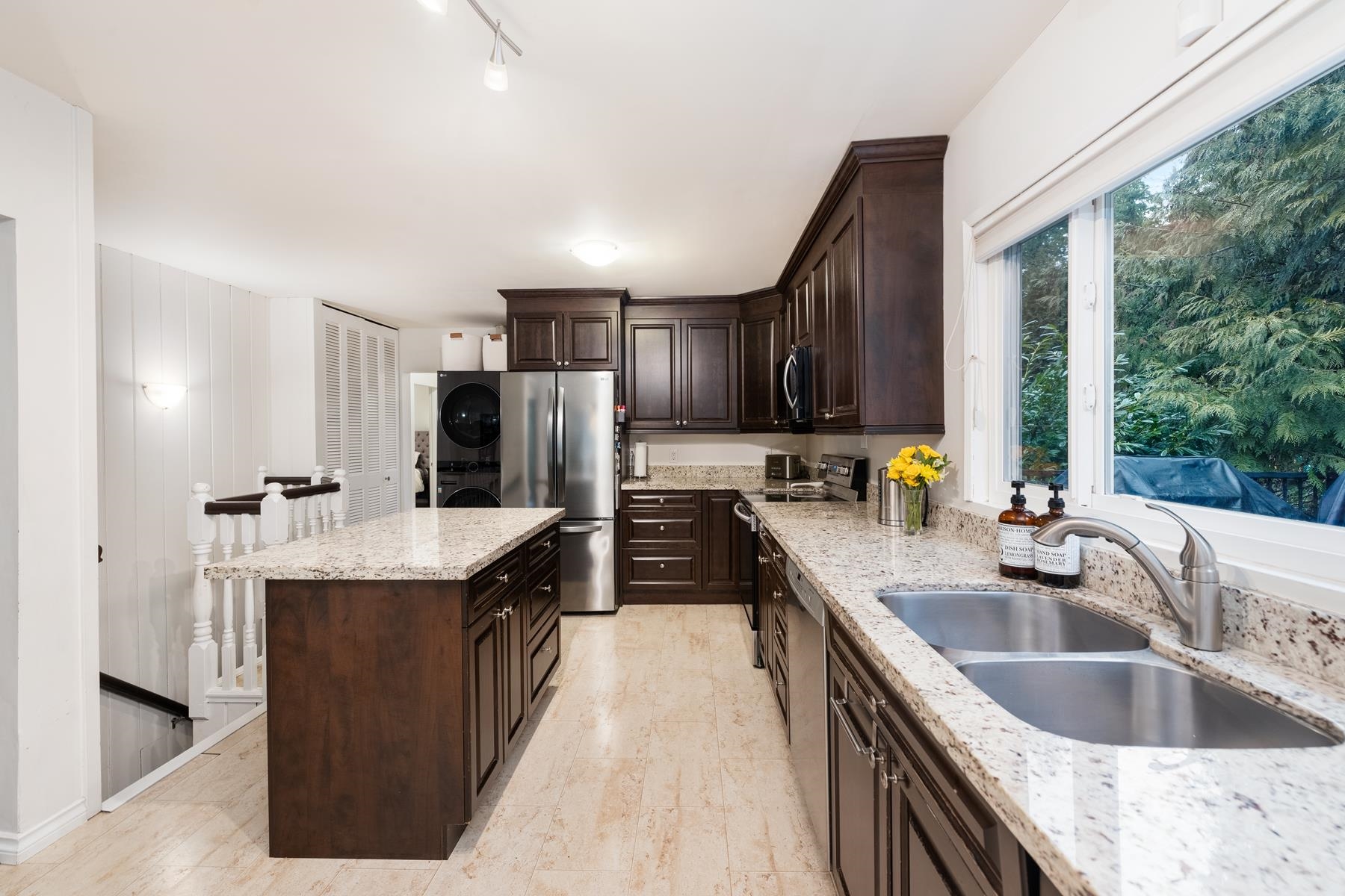 Listing image of 4233 CAPILANO ROAD