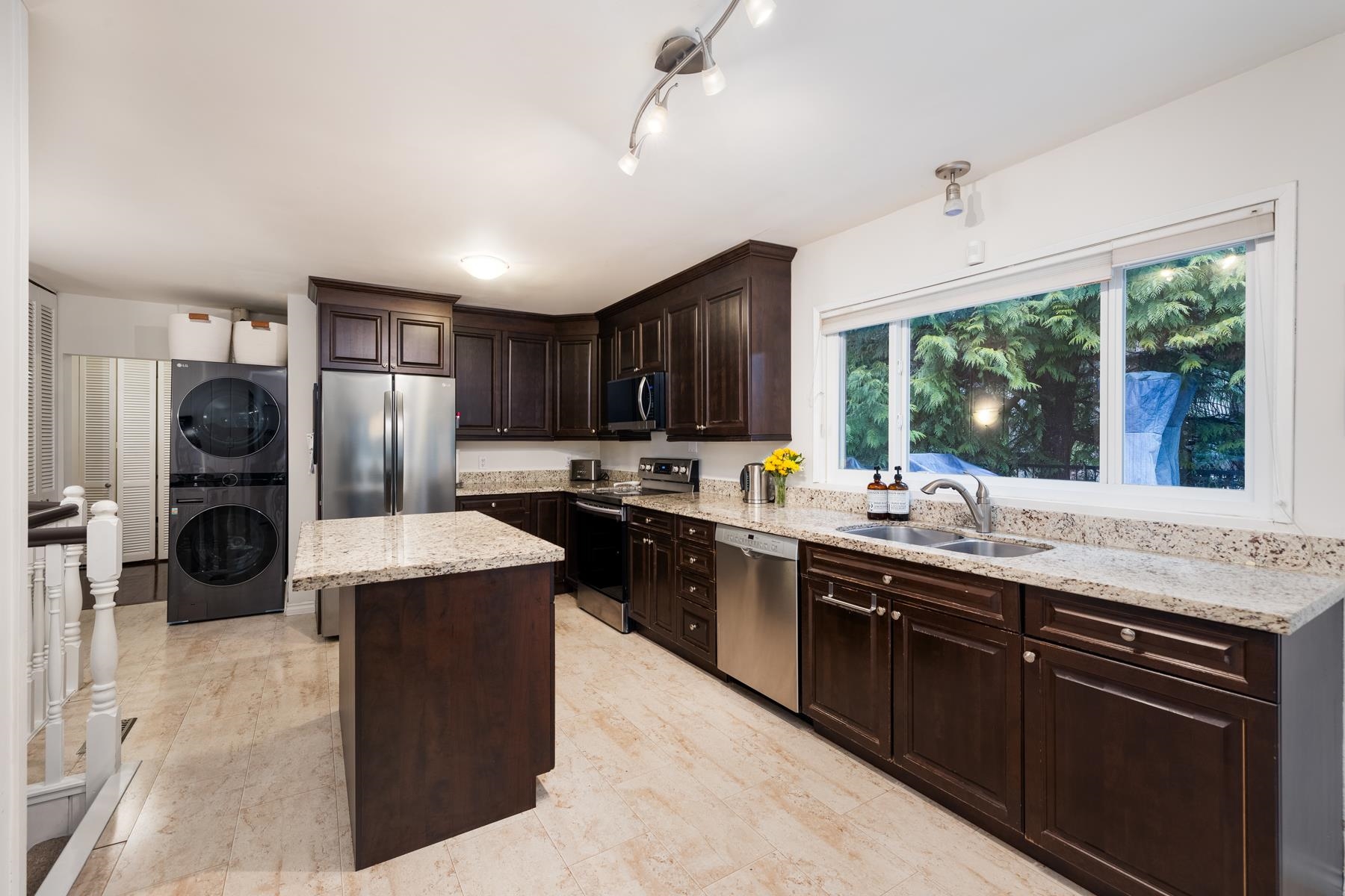 Listing image of 4233 CAPILANO ROAD