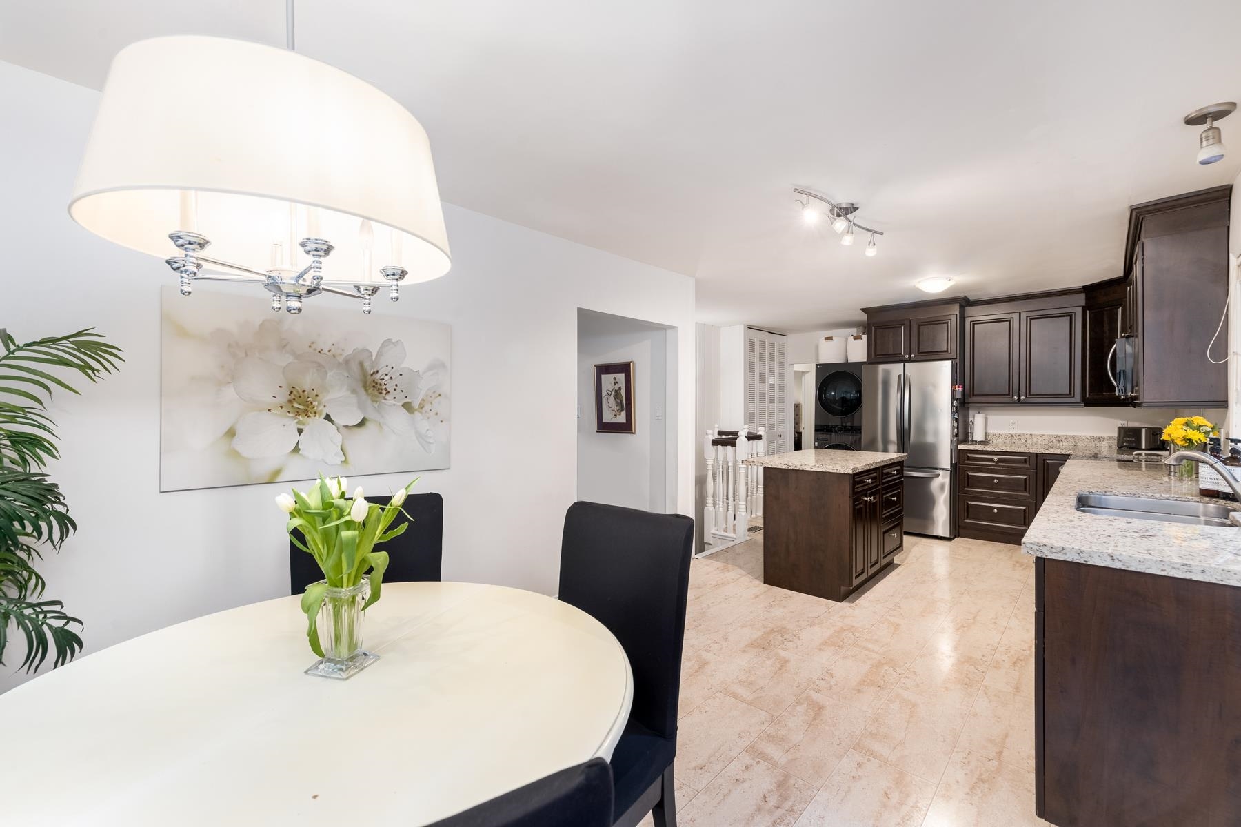 Listing image of 4233 CAPILANO ROAD