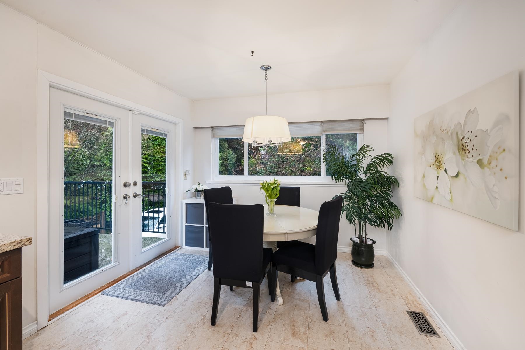 Listing image of 4233 CAPILANO ROAD