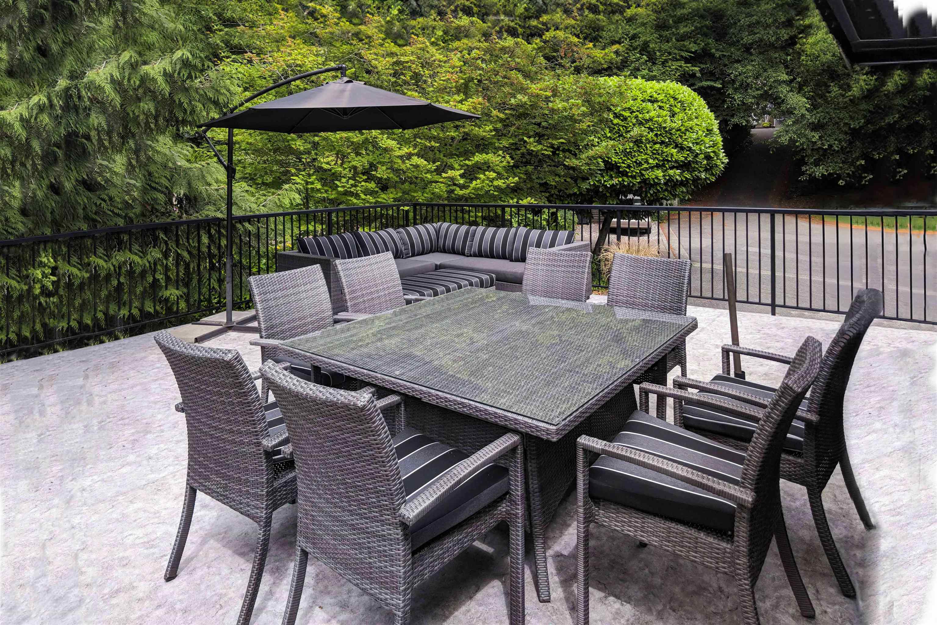 Listing image of 4233 CAPILANO ROAD