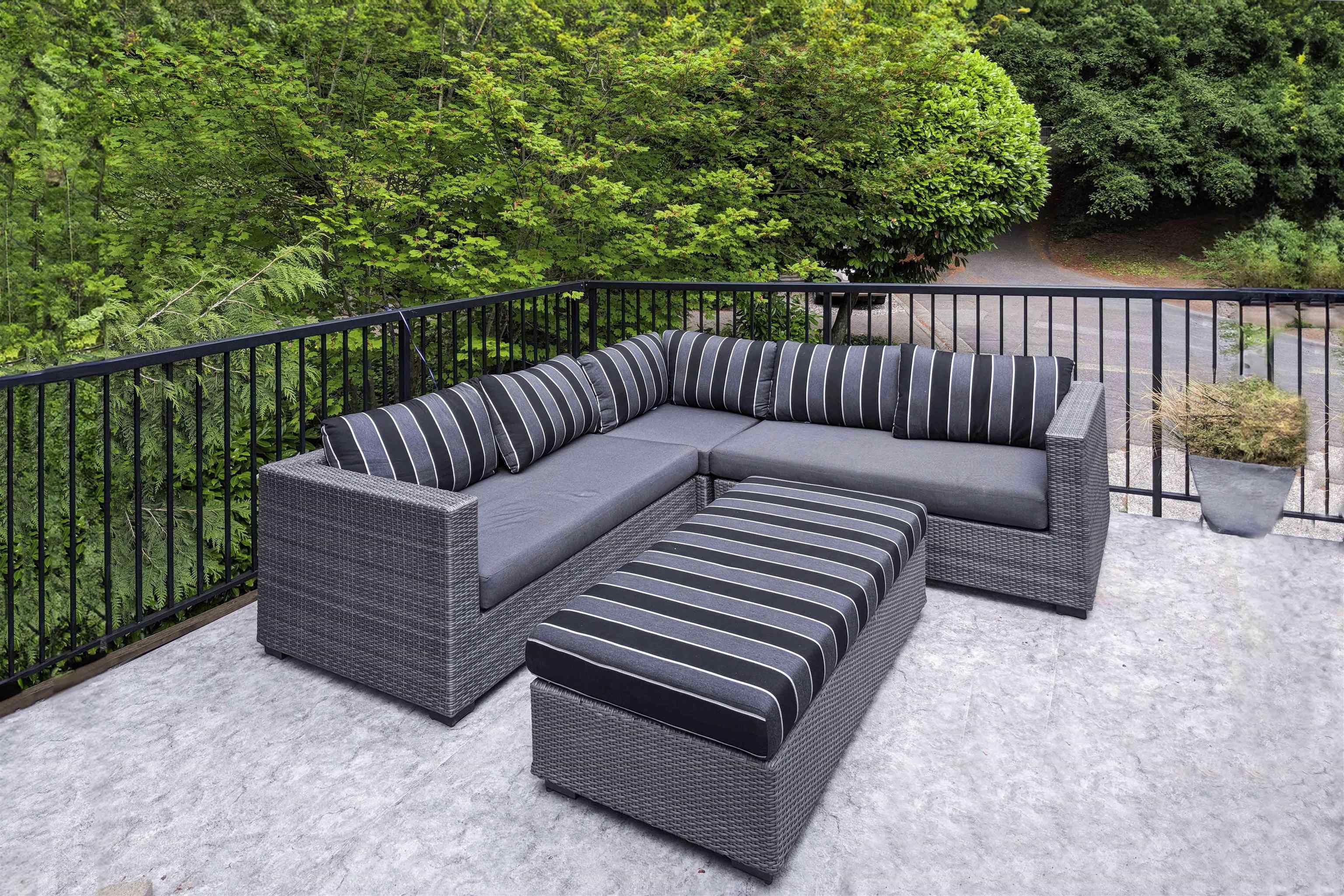 Listing image of 4233 CAPILANO ROAD
