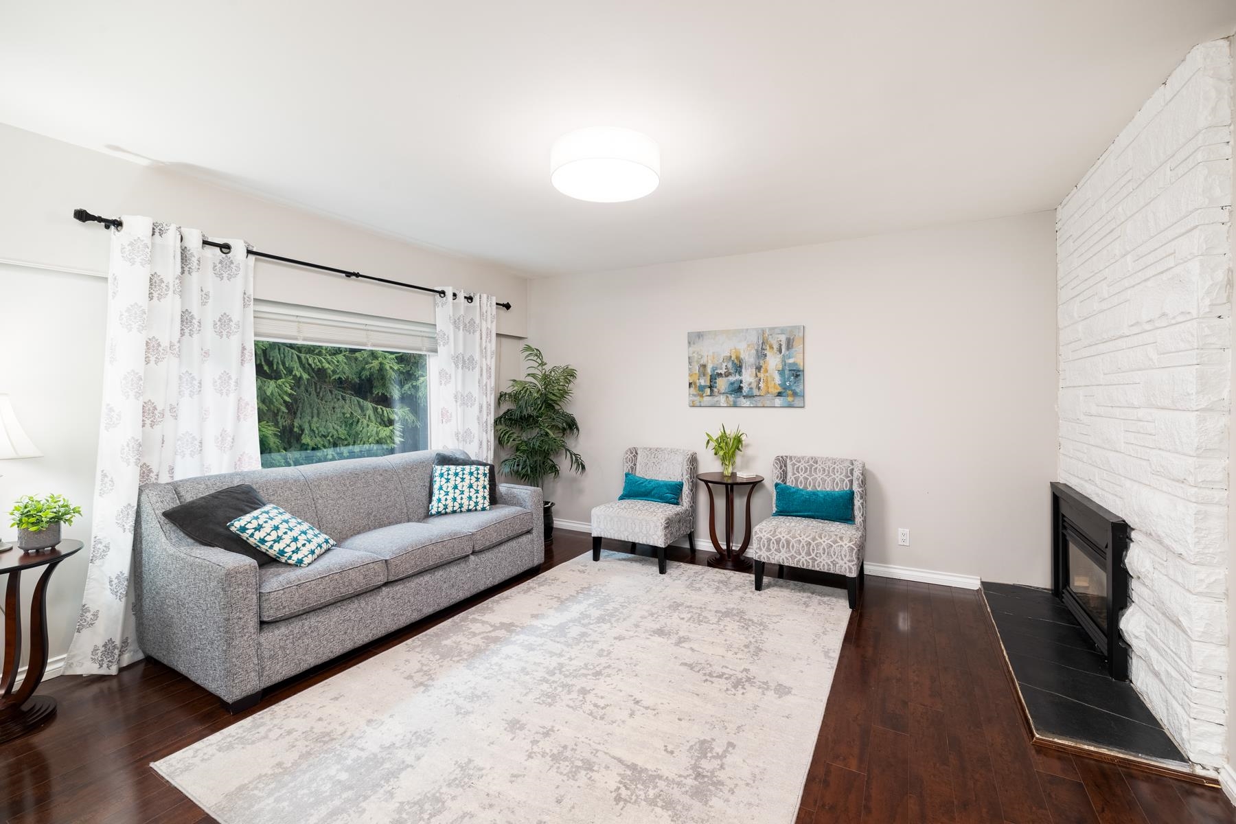 Listing image of 4233 CAPILANO ROAD