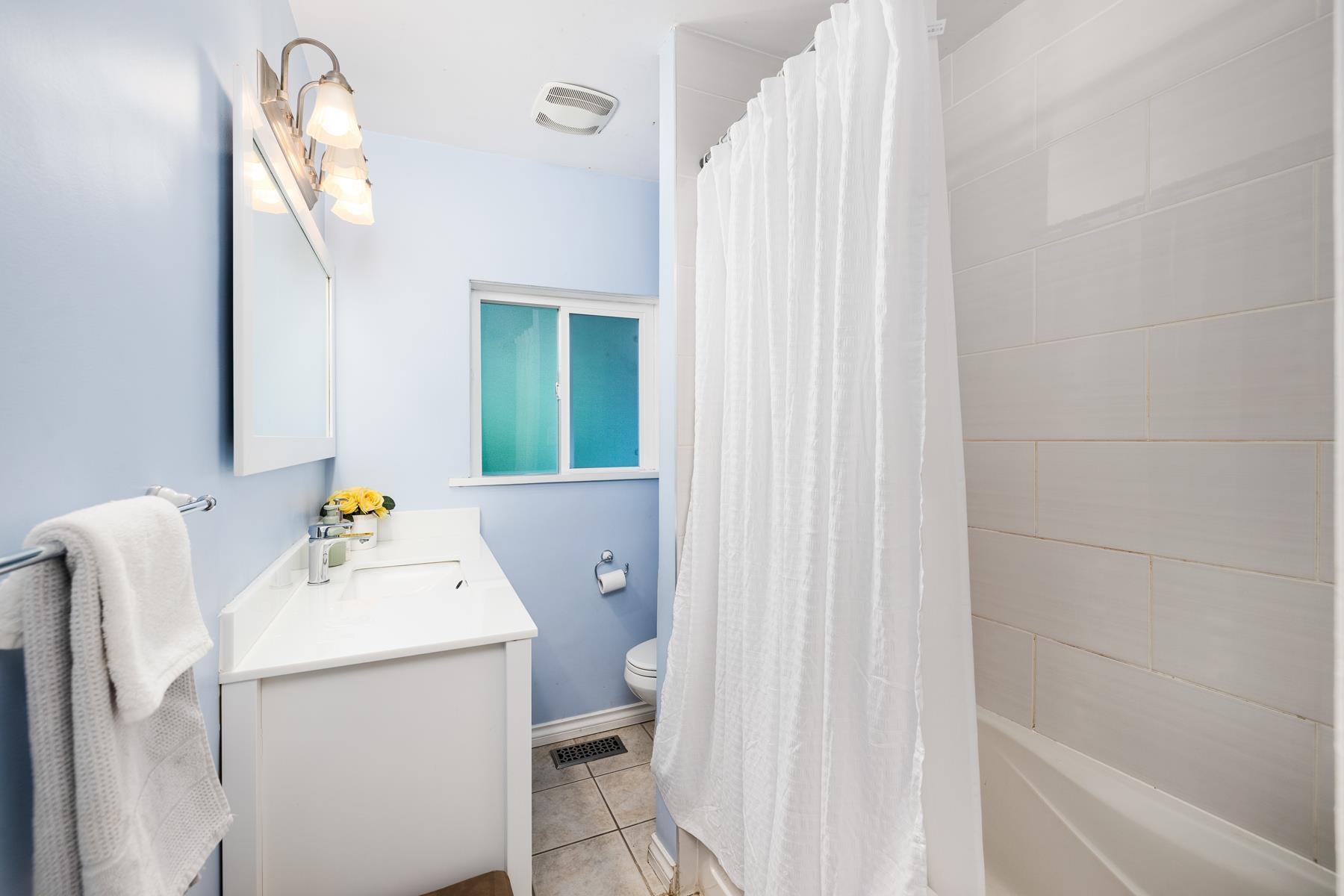 Listing image of 4233 CAPILANO ROAD