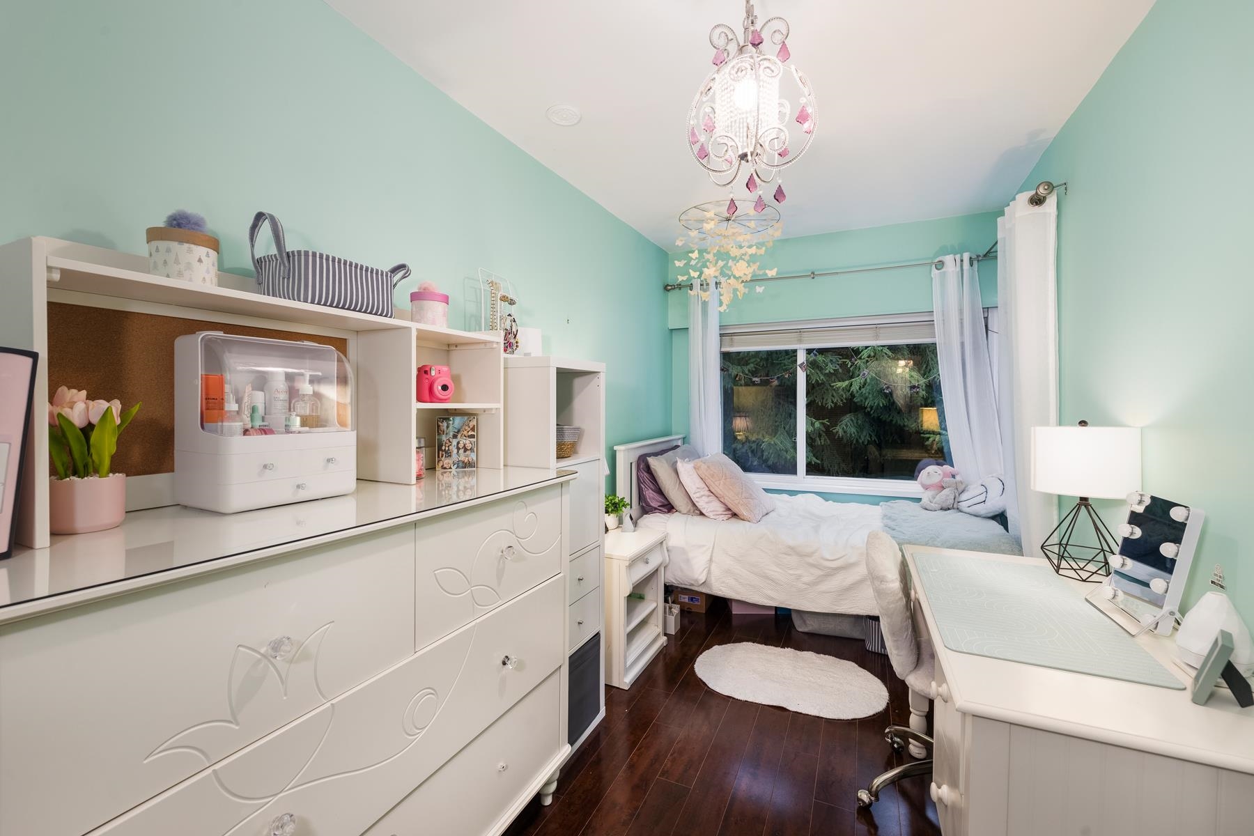 Listing image of 4233 CAPILANO ROAD