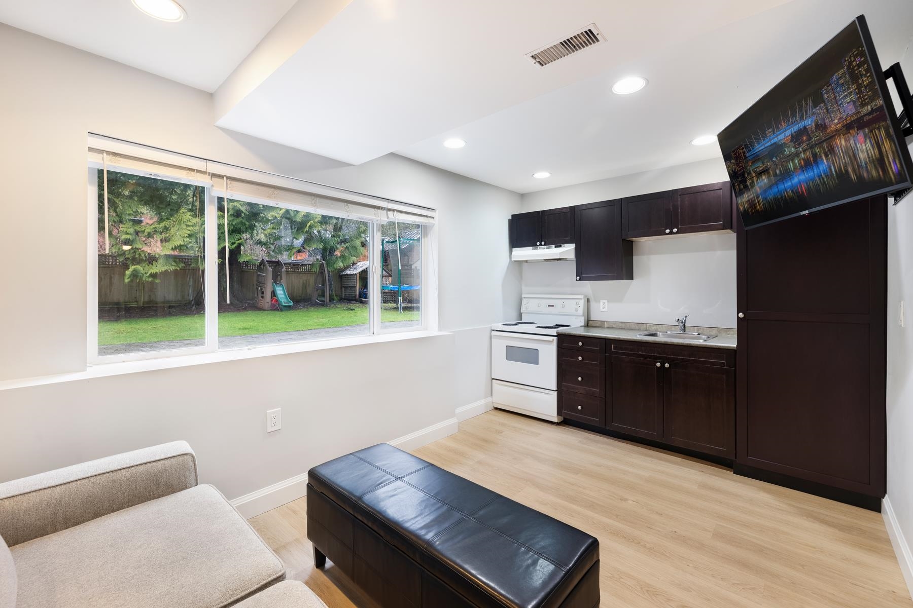 Listing image of 4233 CAPILANO ROAD