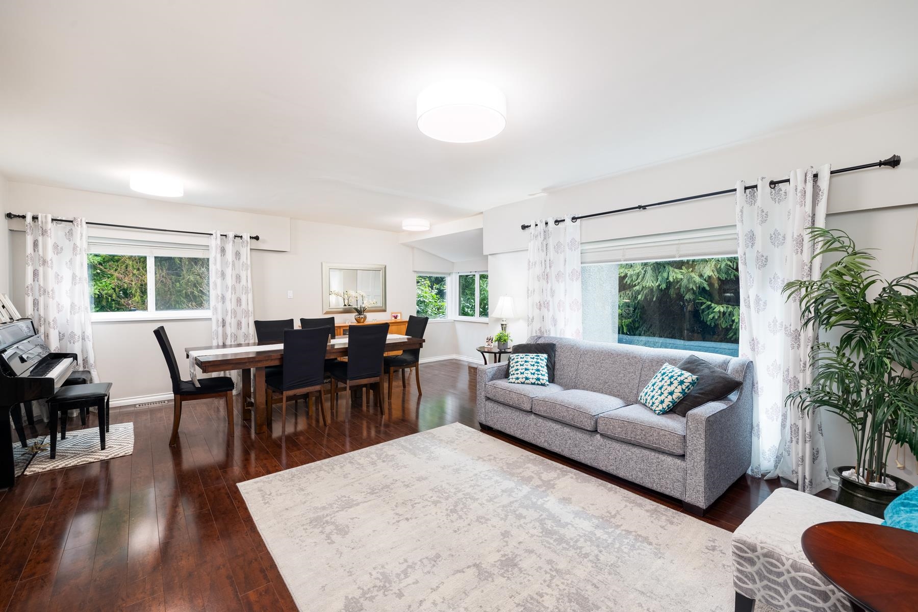 Listing image of 4233 CAPILANO ROAD