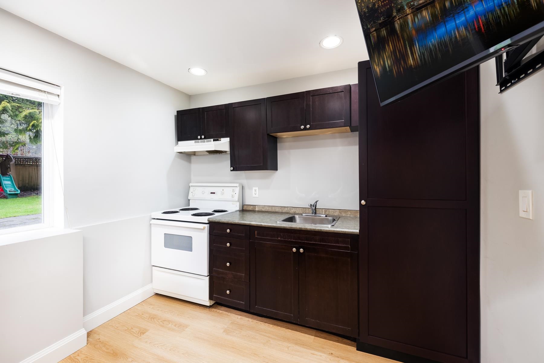 Listing image of 4233 CAPILANO ROAD