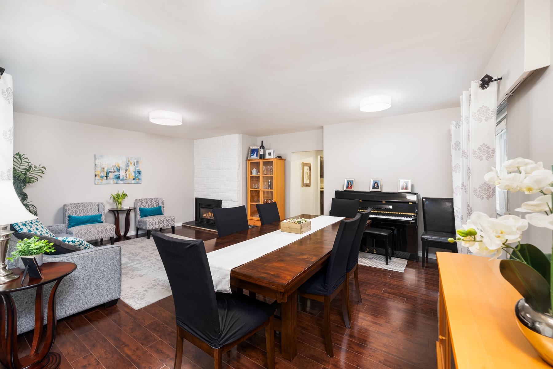 Listing image of 4233 CAPILANO ROAD
