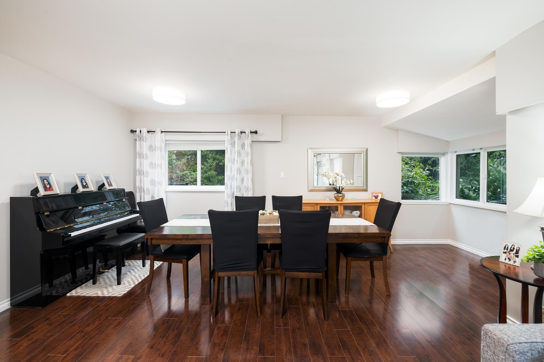 Listing image of 4233 CAPILANO ROAD