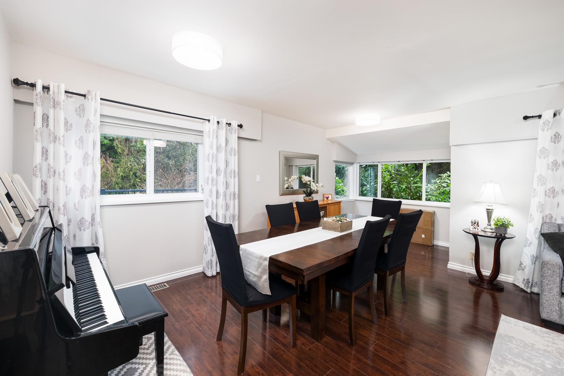 Listing image of 4233 CAPILANO ROAD